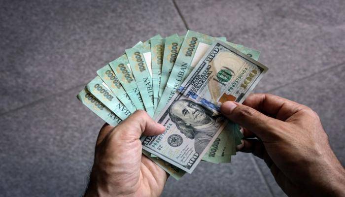 دولار السوق السوداء يطرق باب الـ 18 ألف