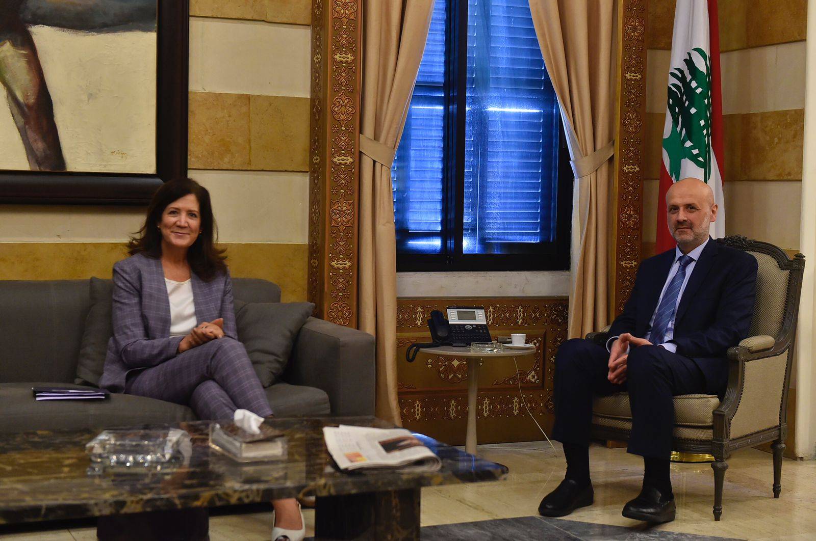 السفيرة الأميركية في وزارة الداخلية
