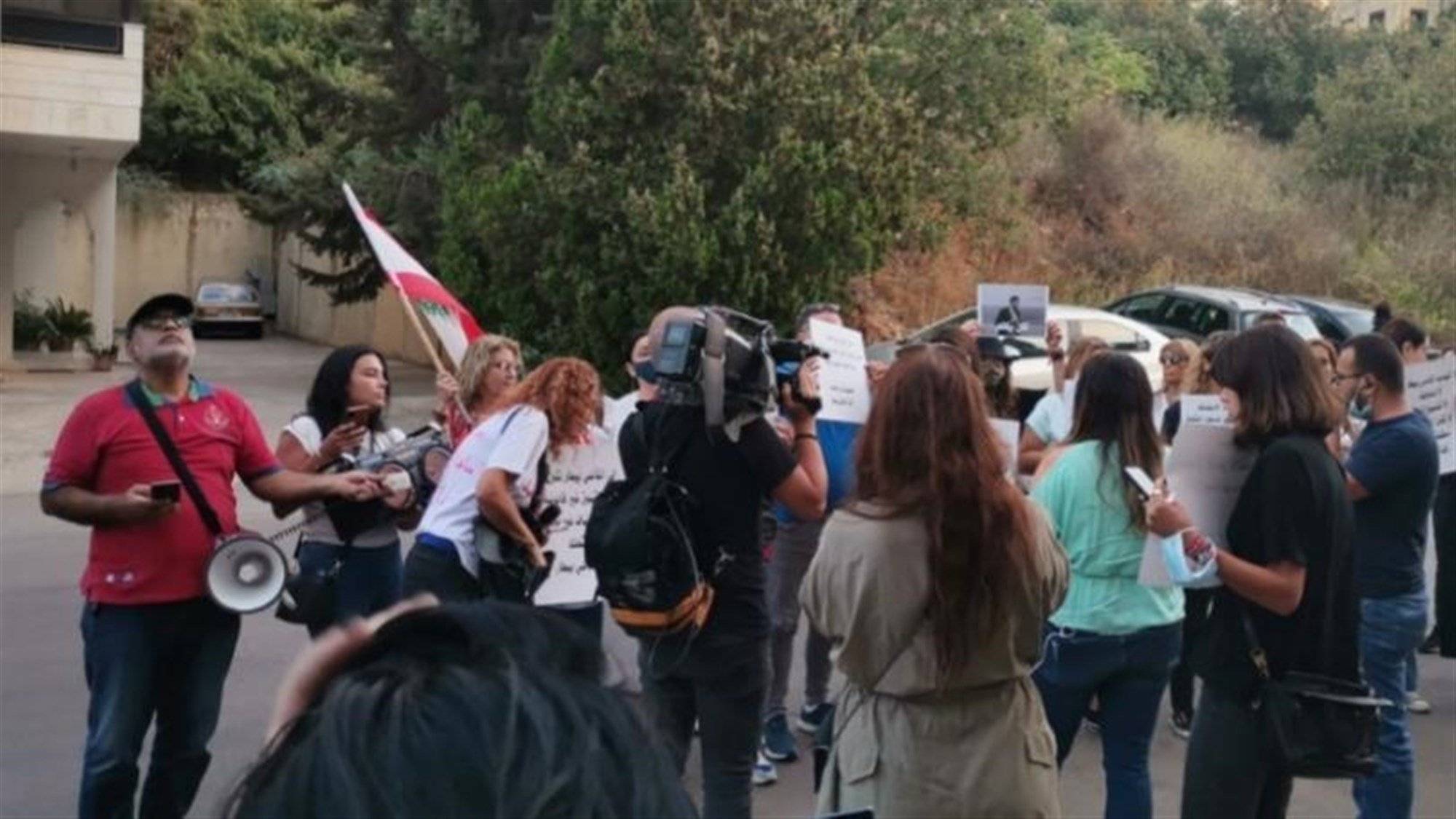 تحرك أمام منزل رئيس محكمة الاستئناف في بيروت