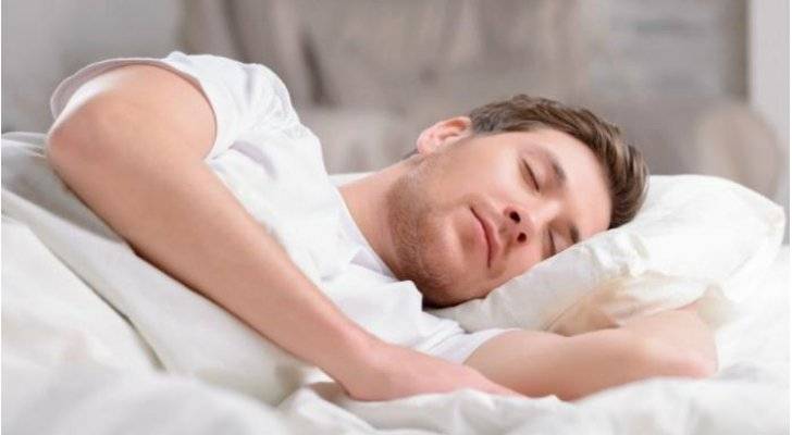 النوم قبل منتصف الليل.. يريح القلب والشرايين