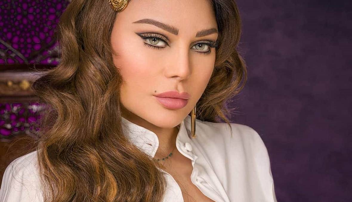 لن تصدقوا كم بلغ سعر حقيبة هيفا وهبي !