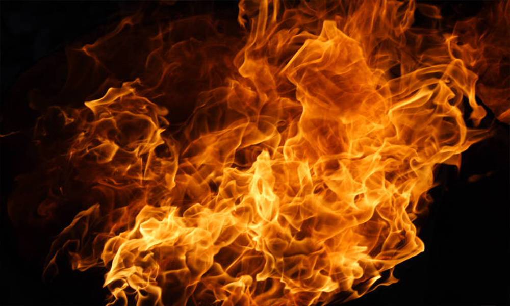 حريق  مصنع للمفروشات في هذه المنطقة