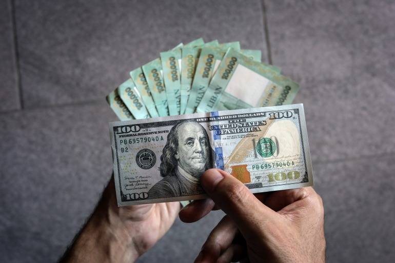التأرجح في سعر الدولار مرشح للاستمرار بانتظار نتائج المفاوضات مع صندوق النقد