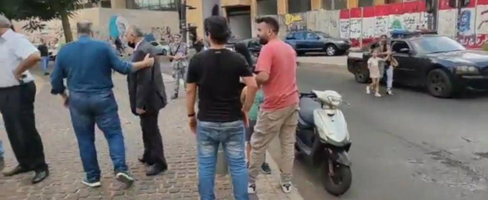 اعتصام أمام السرايا الحكومية تنديدا بالسلطة الحاكمة