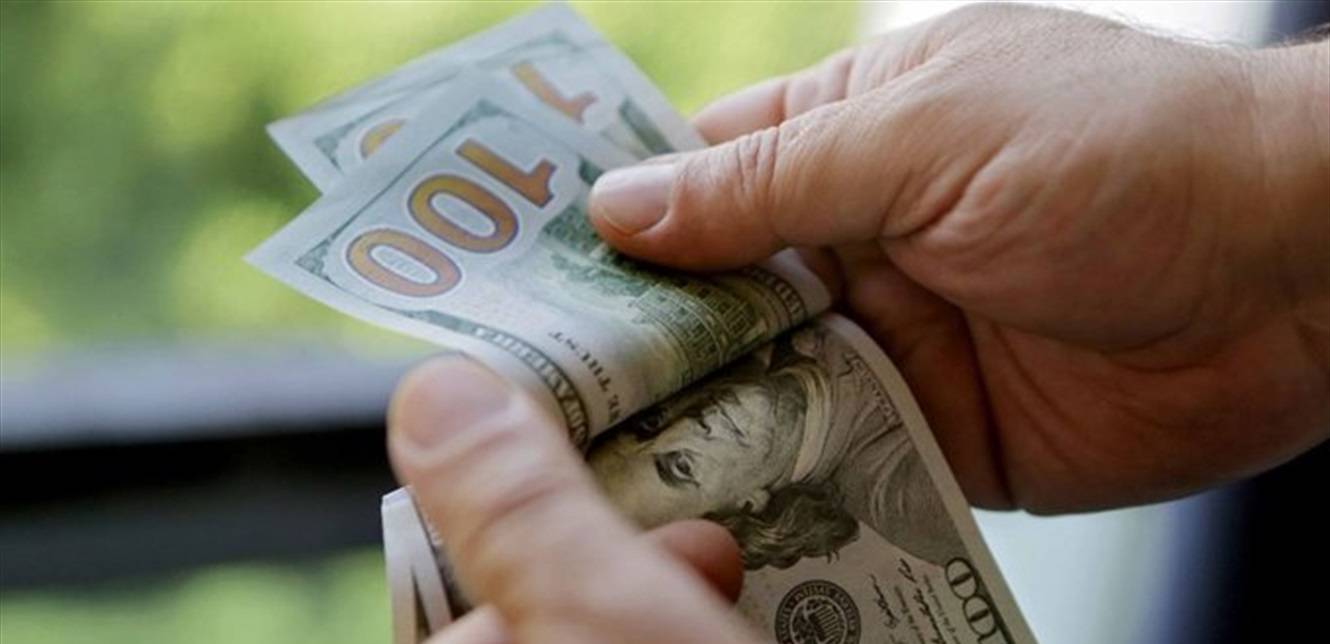 مأساة عائلية.. أم باعت رضيعها لعلاج طفلتها المريضة!