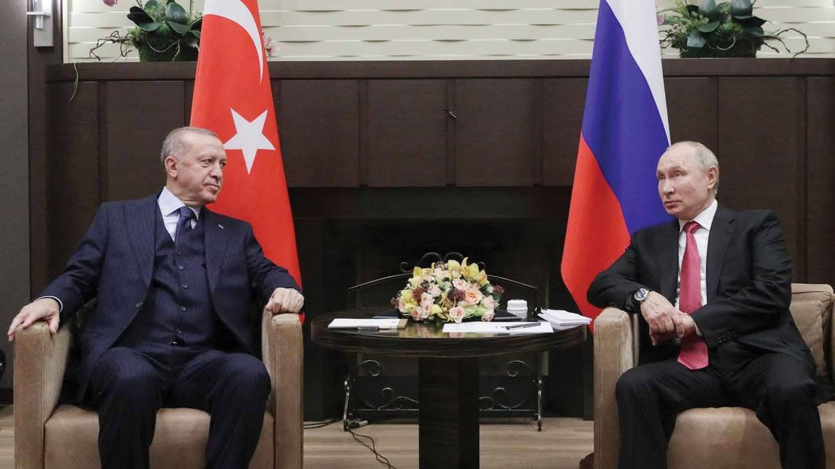 اردوغان: بحثتُ مع بوتين حلاً نهائياً في سوريا
الكرملين: التزم الطرفان بطرد الارهابيين من ادلب