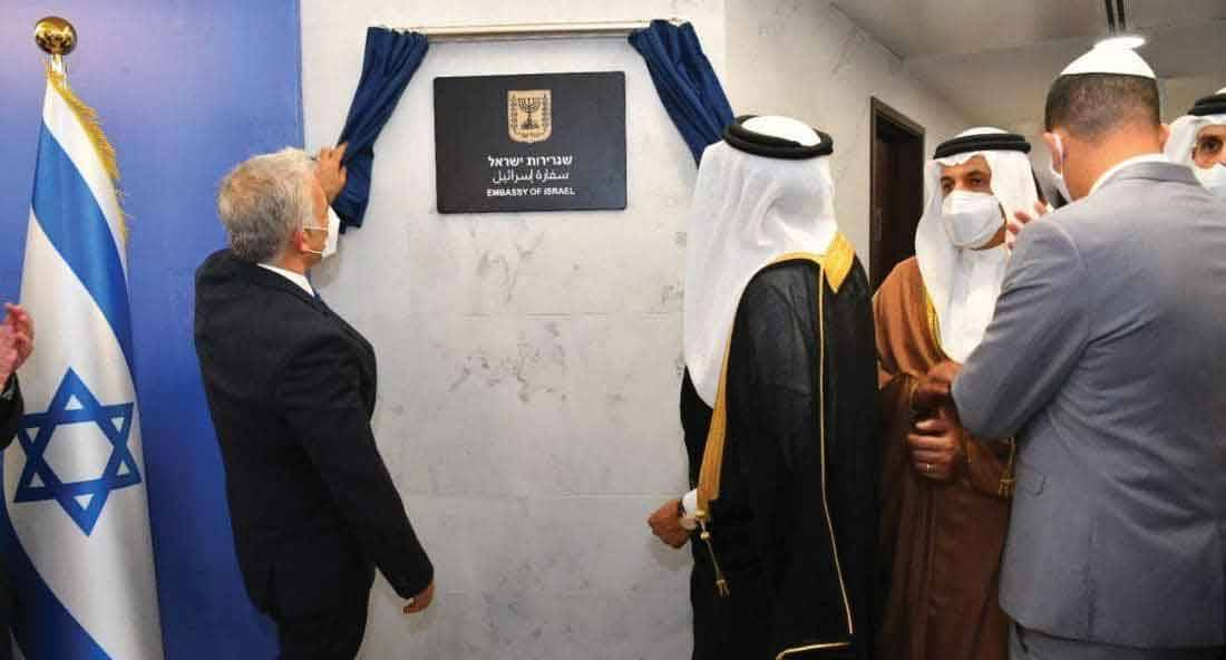 تطبيع جديد للبحرين مع «اسرائيل»
لابيد افتتح السفارة... وتظاهرات مُندّدة