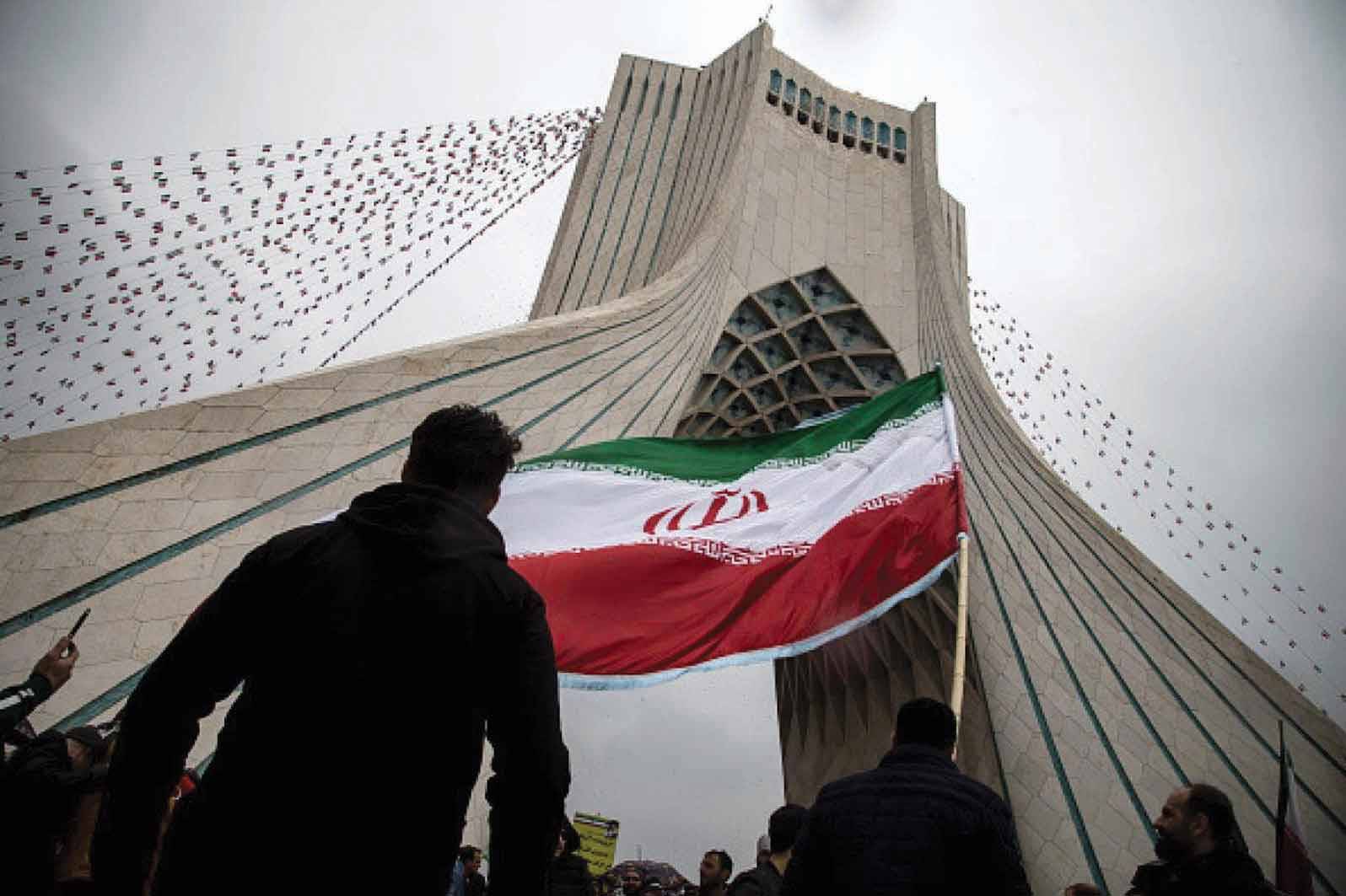 محاولات اسرائيلية لإقناع واشنطن بفرض عقوبات فورية على إيران