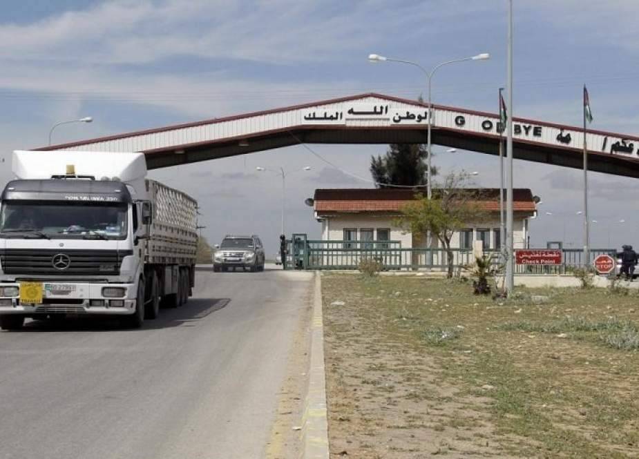 كم عدد الشاحنات الداخلة والخارجة من وإلى سوريا عبر معبر جابر؟