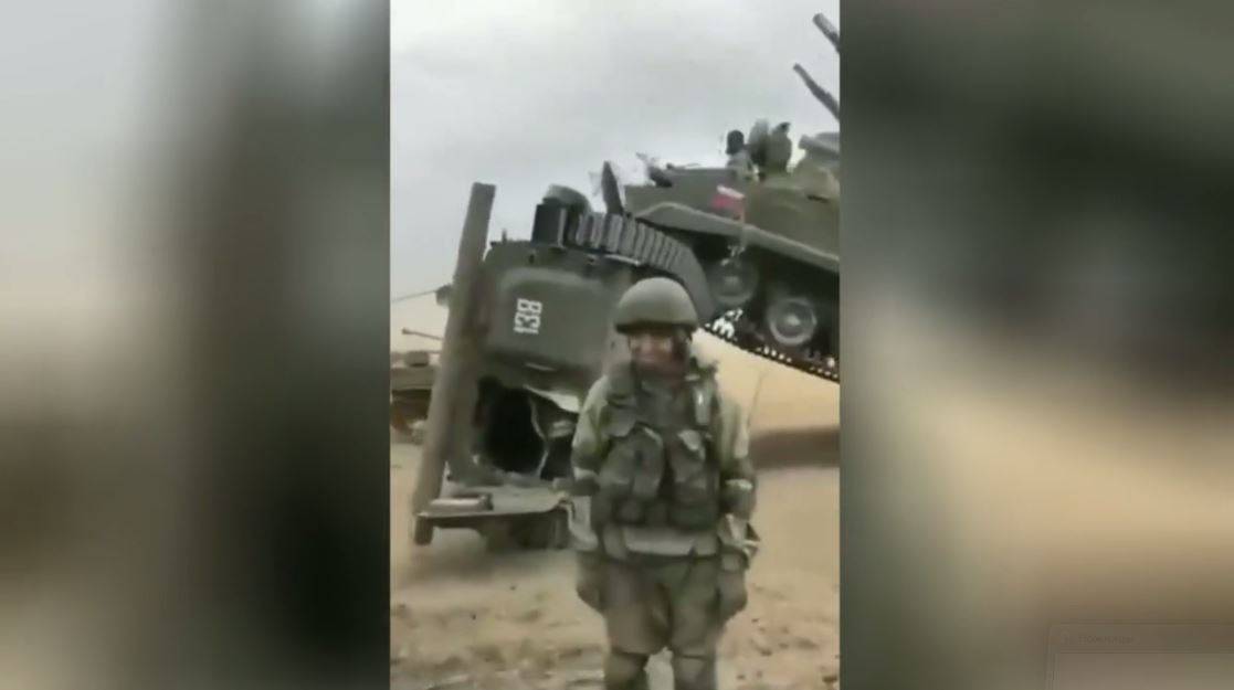 انقلاب مدرعة جراء اصطدامها بمنظومة صواريخ  تونغوسكا  في روسيا
