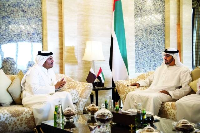 ولي عهد أبو ظبي يستقبل وزير الخارجية القطري