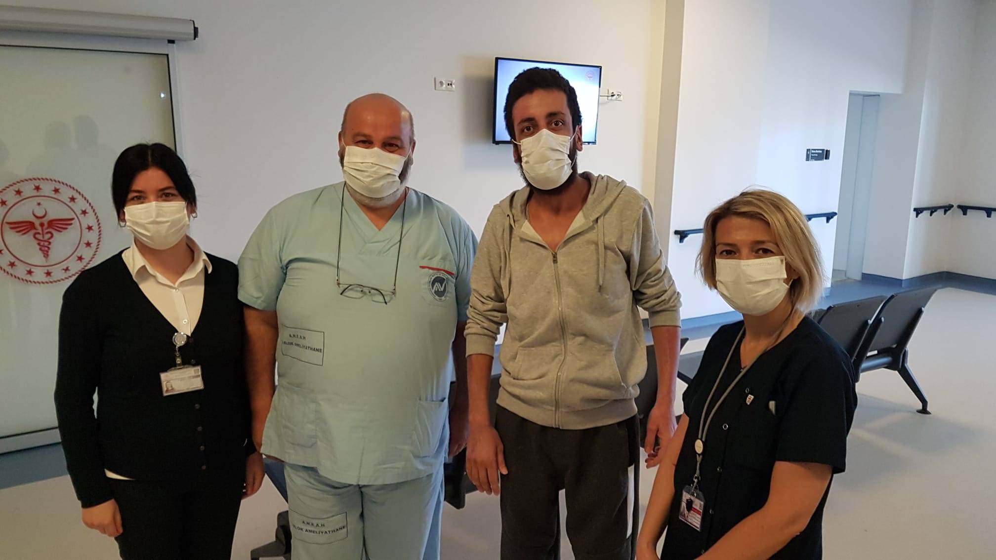 وصول جريح عولج في تركيا جراء إنفجار التليل مساء الى بيروت