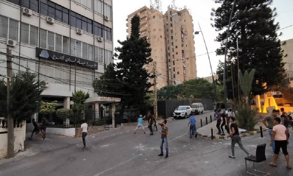 موظفو مياه لبنان الجنوبي قطعوا طريق مرجعيون احتجاجاً على سوء أحوالهم