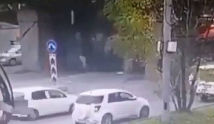 تحطم جسر بعد اصطدام شاحنة به
