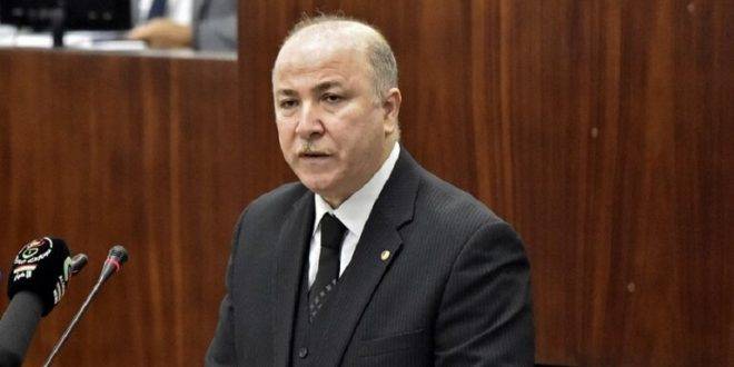 كيف ردّ رئيس الوزراء الجزائري على تصريحات ماكرون؟