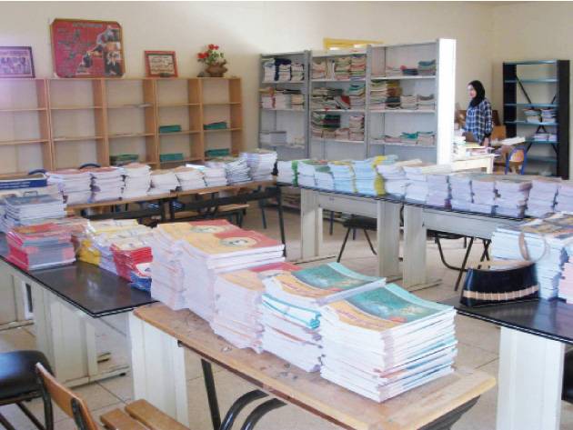 الكتب المستوردة والزيّ المدرسي بـ«الدولار الفريش»... أو ما يُعادله بسعر الصرف!
الكتاب المدرسي الوطني سيُوزع لـ «الرسمية» و«الخاصة»... و«لجان الأهل»: نستغرب!