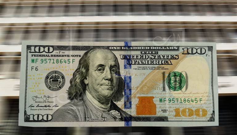 خبير مالي يتحدث عن مفاجأة لسعر الدولار في لبنان