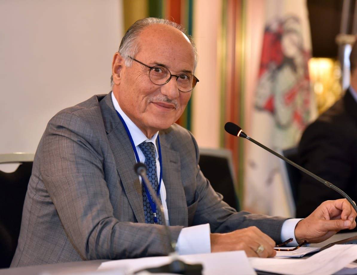 السنة الدراسية الجارية ترأست طاولة الحوار بين وزير التربية وسفير بريطانيا