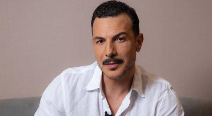 بعد غياب طويل عن وسائل التواصل الاجتماعي..هكذا بدا باسل خياط مع زوجته!