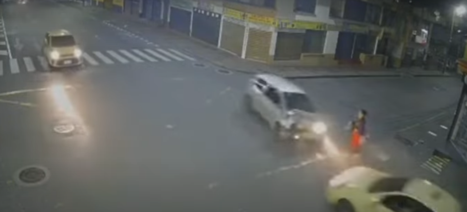 صدفة تنقذ امرأة من حادث سير مرعب
