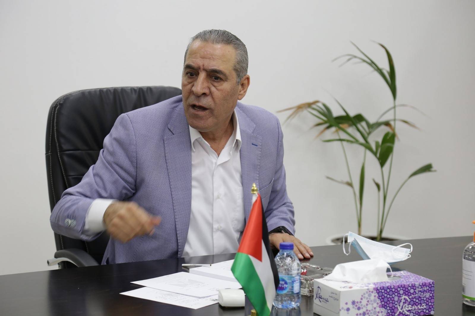 قيادي فلسطيني: يا سيد بومبيو لم نأت من القمر!