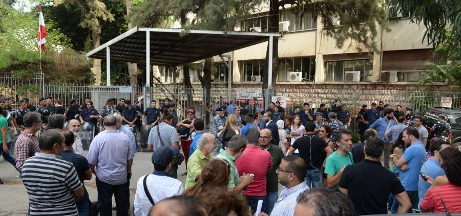وقفة أمام قصر العدل دعماً للقاضي بيطار