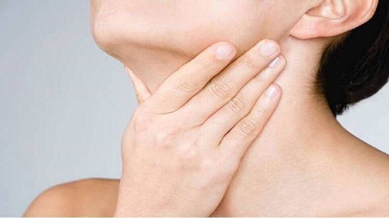 ما هي الاختلافات الرئيسية بين التهاب اللوزتين العادي أو الناتج عن "كوفيد-19"؟