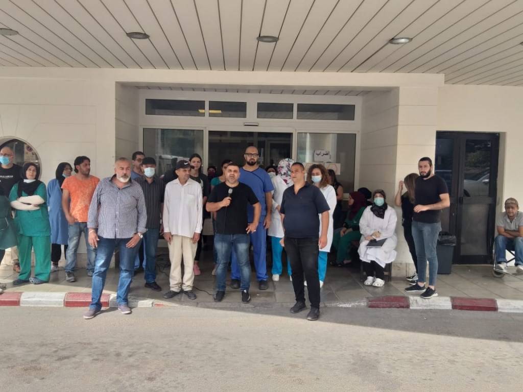 موظفو مستشفى صيدا الحكومي يواصلون إضرابهم