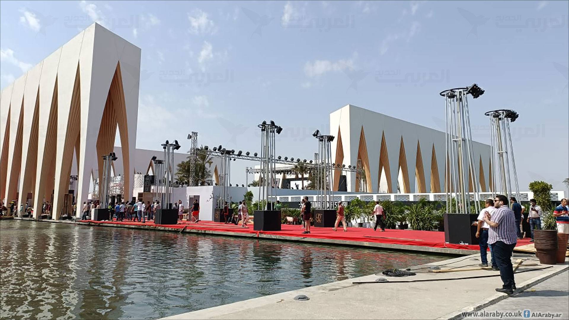 بالفيديو.. حريق ضخم بمبنى 