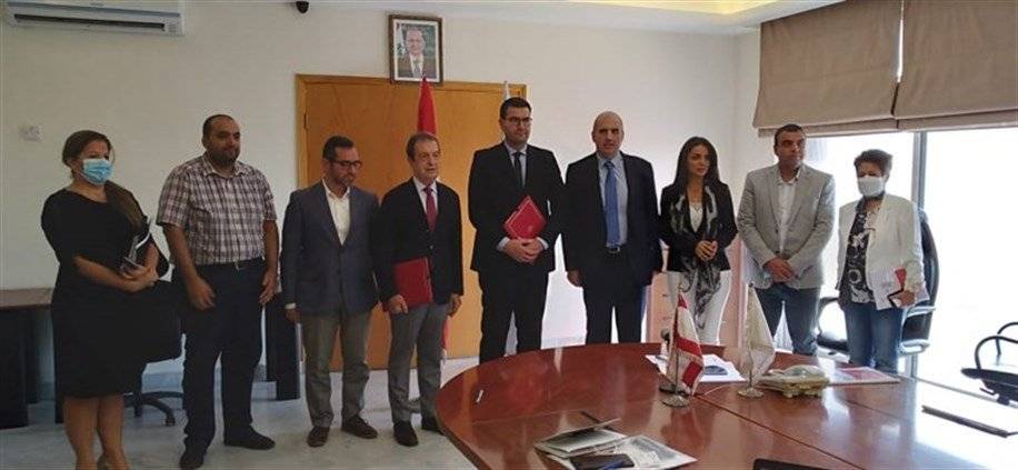 "بدأنا بالخروج من نفق الأزمة"... وزير الزراعة  وقع مذكرة تعاون مع منظمة التجارة العادلة في لبنان