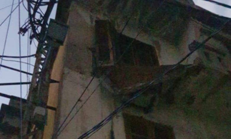 قتيلان وجريح من عائلة واحدة إثر سقوط شرفة منزلهم في هذه المنطقة