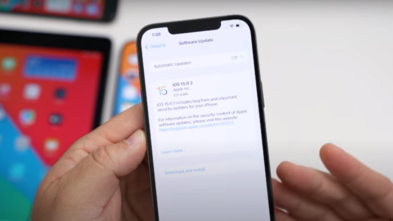 آبل تنقذ هواتف آيفون بإصدار جديد من iOS