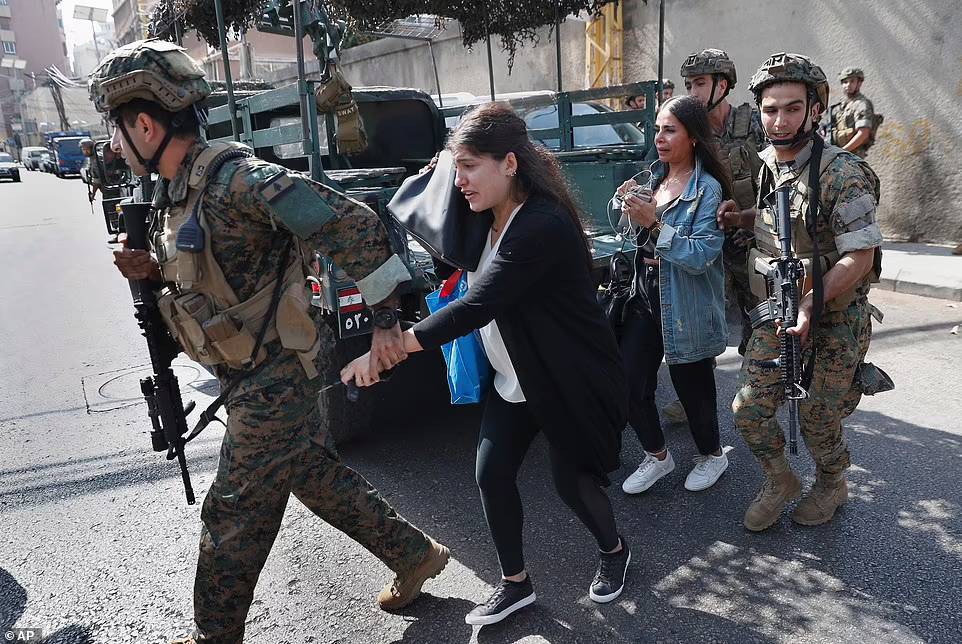 أحداث الطيّونة تحت مجهر دول الخارج...ونصائح بالمحافظة على الإستقرار
الجيش هو الضمانة... وتوتير الوضع لإلغاء الإنتخابات النيابية ؟