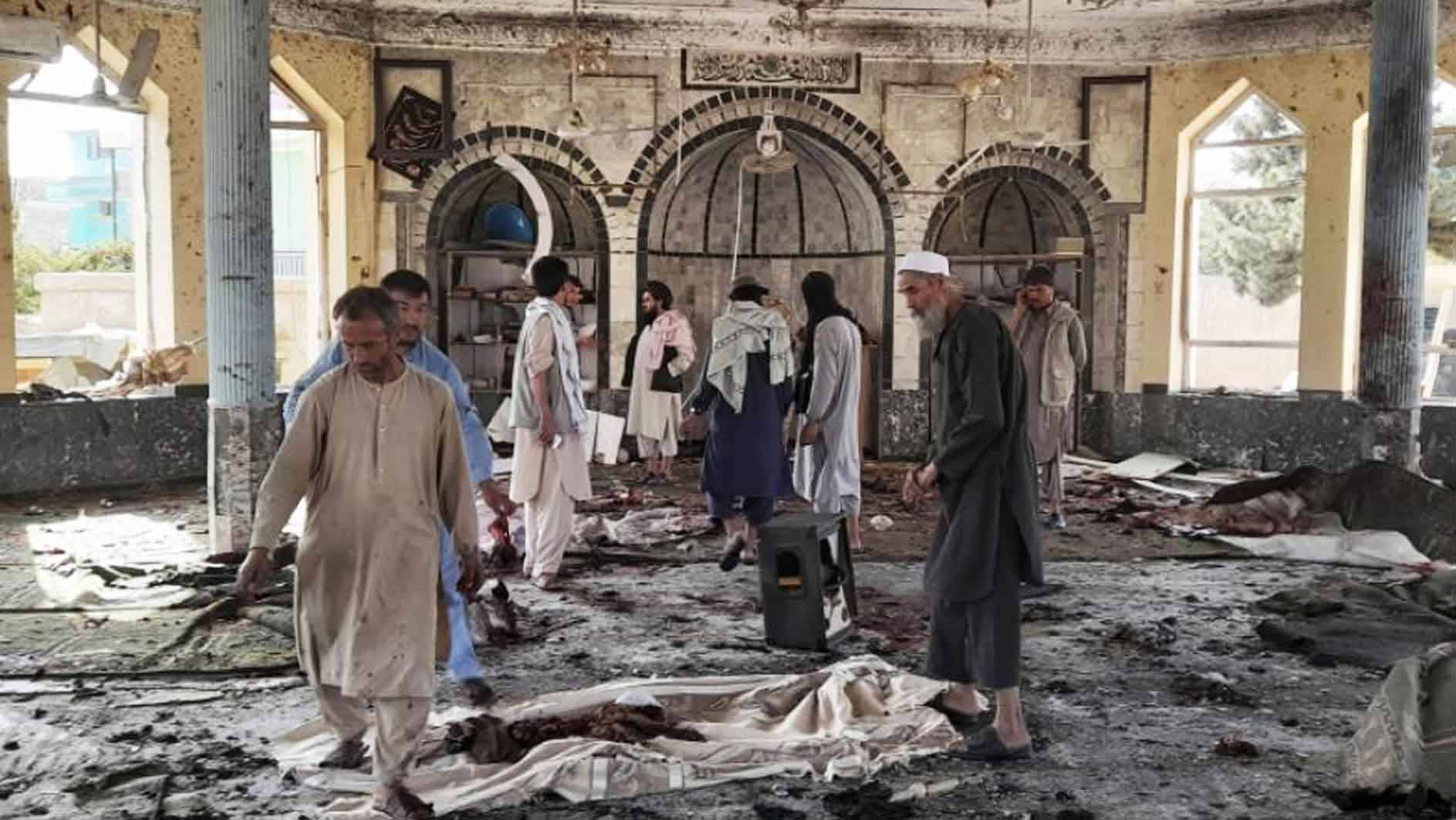 عشرات القتلى في تفجير داخل مسجد للشيعة بقندهار