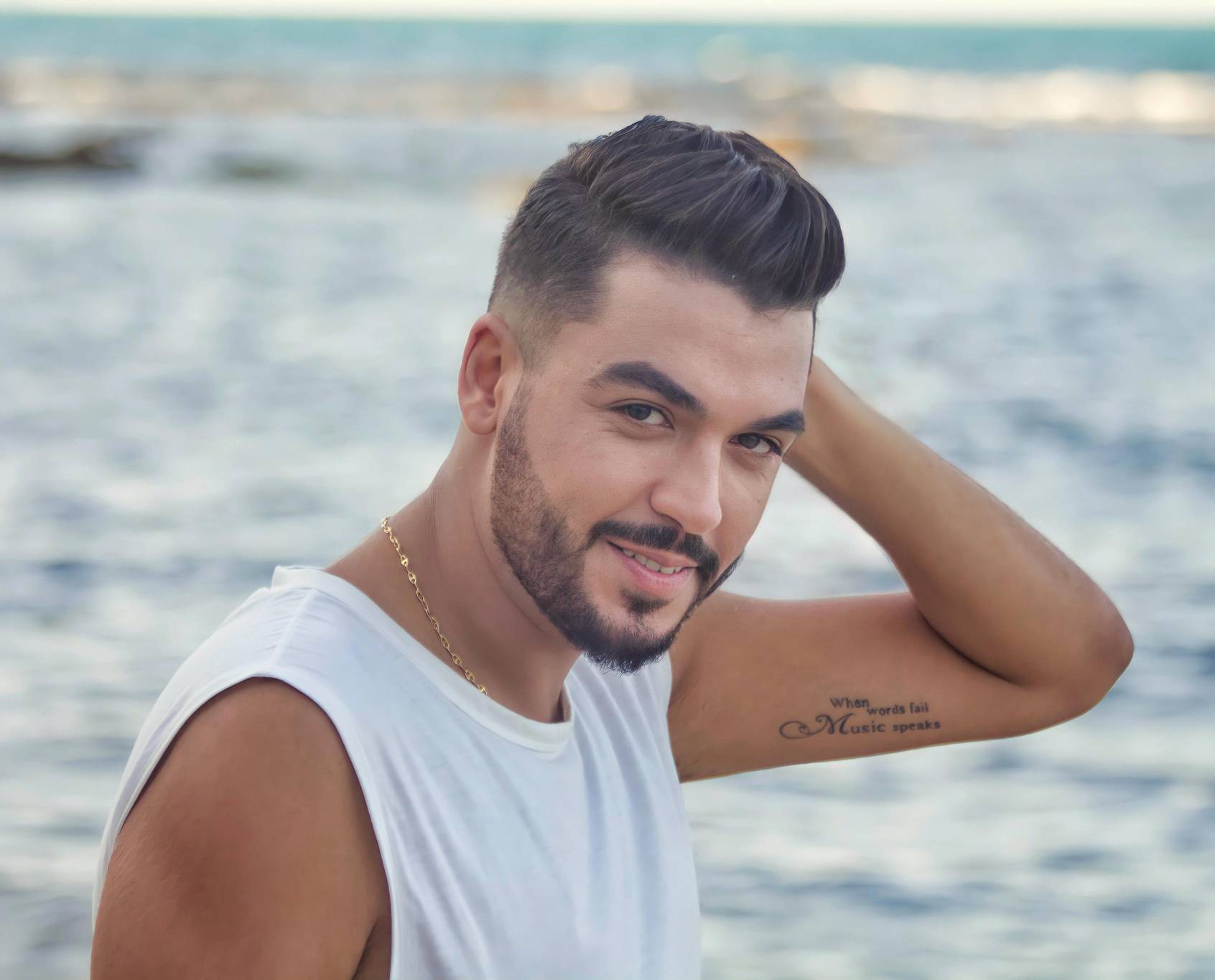 مهدي بكّوش وقصّة حبّ بلا حدود في 