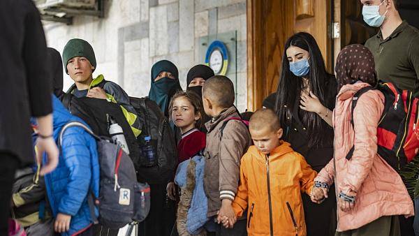 بريطانيا تتسلم 3 أطفال من عائلات داعش في سوريا