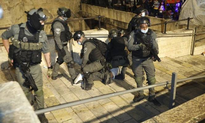 مواجهات في باب العامود بين الفلسطينيين وقوات الاحتلال