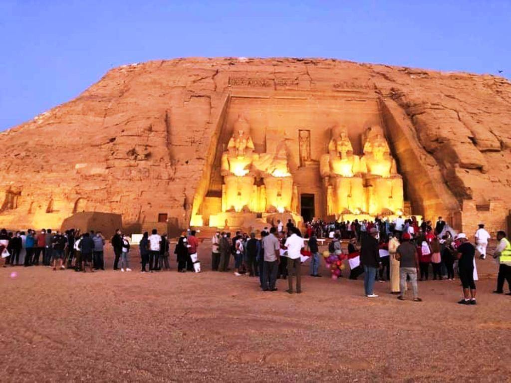العالم يشهد على ظاهرة تعامد الشمس على معبد أبو سمبل