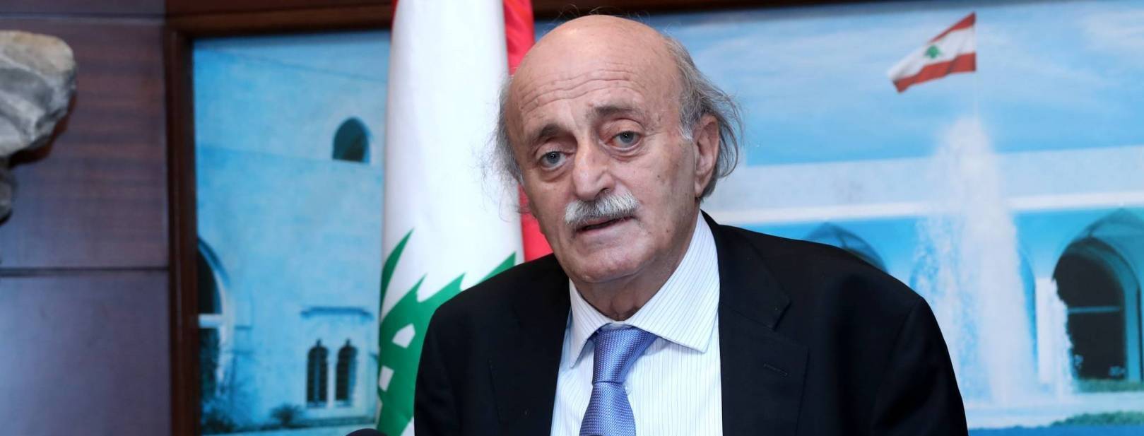 جنبلاط يقف مع أهالي الطيونة