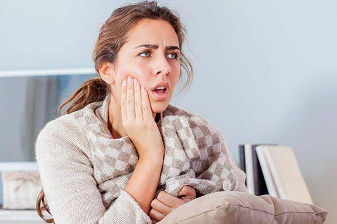 عادة مضرة بالأسنان.. كيف تتخلص منها؟
