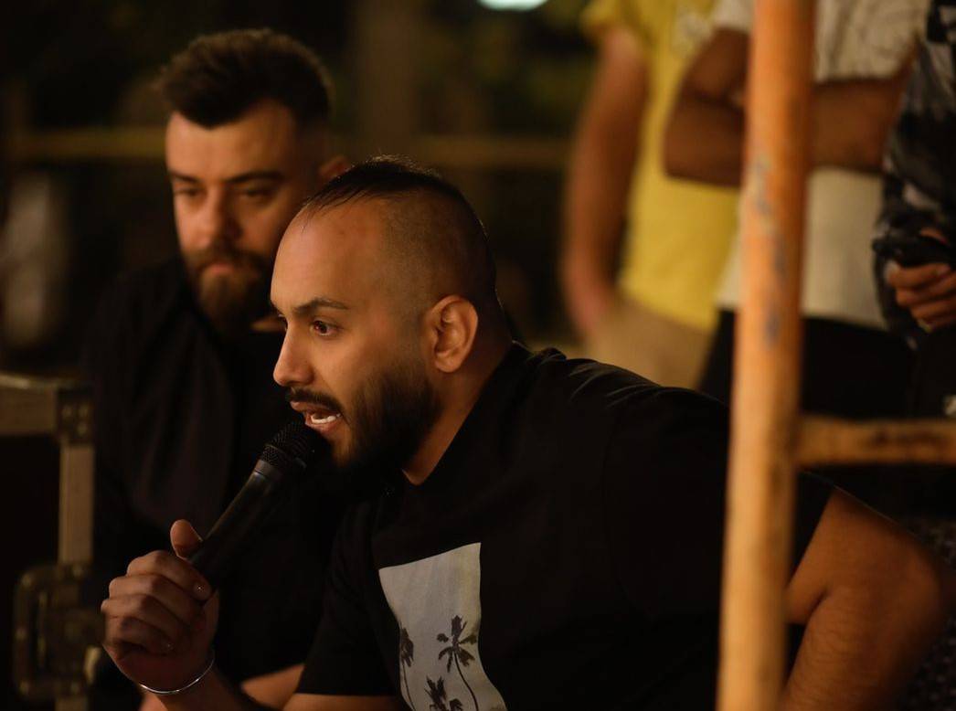 الفنان العراقي علي السالم وكليب يحمل توقيع المخرج فهد الخالد
