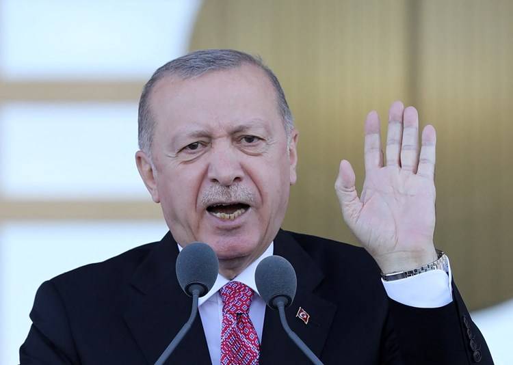 إردوغان يهدد بطرد 10 سفراء 
دول دافعت عن كافالا