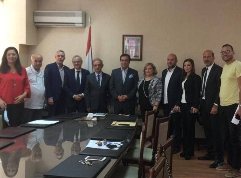 قرداحي كشف عن تقديمه برنامجاً عن الجيش في تلفزيون لبنان:
البطاقة التمويلية تأجّلت للدرس... ونحن بحاجة لمليار دولار لتثبيت الصرف