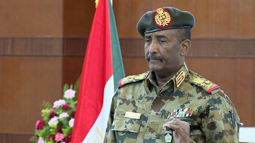 من هو اللواء عبد الفتاح البرهان الذي يقود السودان الآن؟