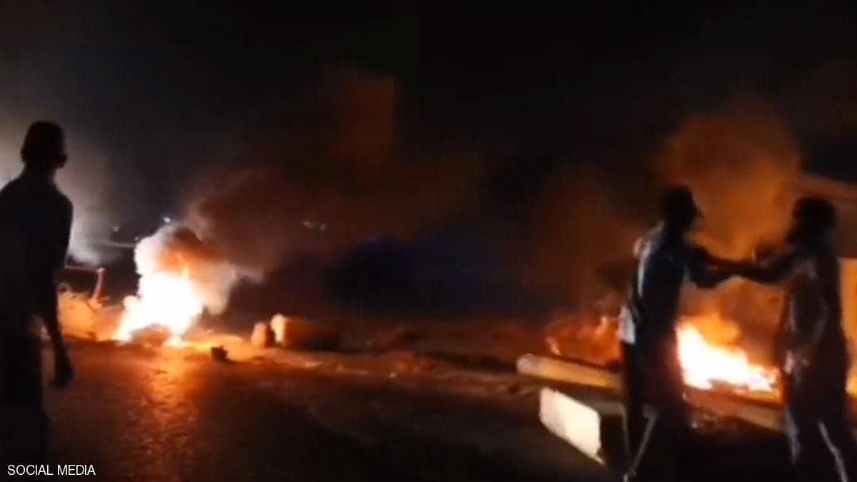 بالفيديو- انتشار عسكري واعتقال وزراء وقادة في هذا البلد!