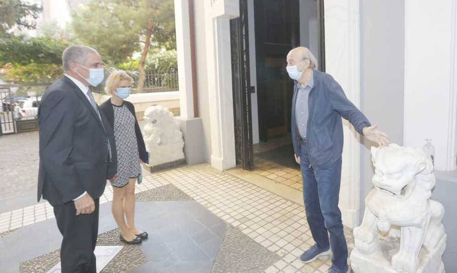 التطورات السياسية على طاولة المباحثات بين جنبلاط وسفير الإتحاد الأوروبي
