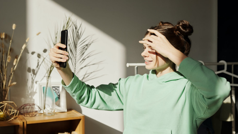 كيف تجعل وسائل التواصل الاجتماعي الخاصة بك أكثر جلبا للسعادة؟!