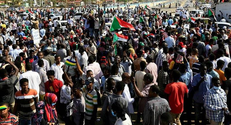 سفراء السودان لدى فرنسا وبلجيكا وسويسرا يعلنون انشقاقهم وانحيازهم للشعب