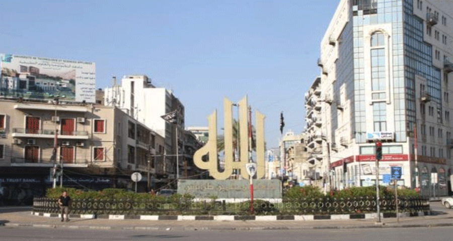 بالصورة- قطع طريق ساحة النور بالفانات
