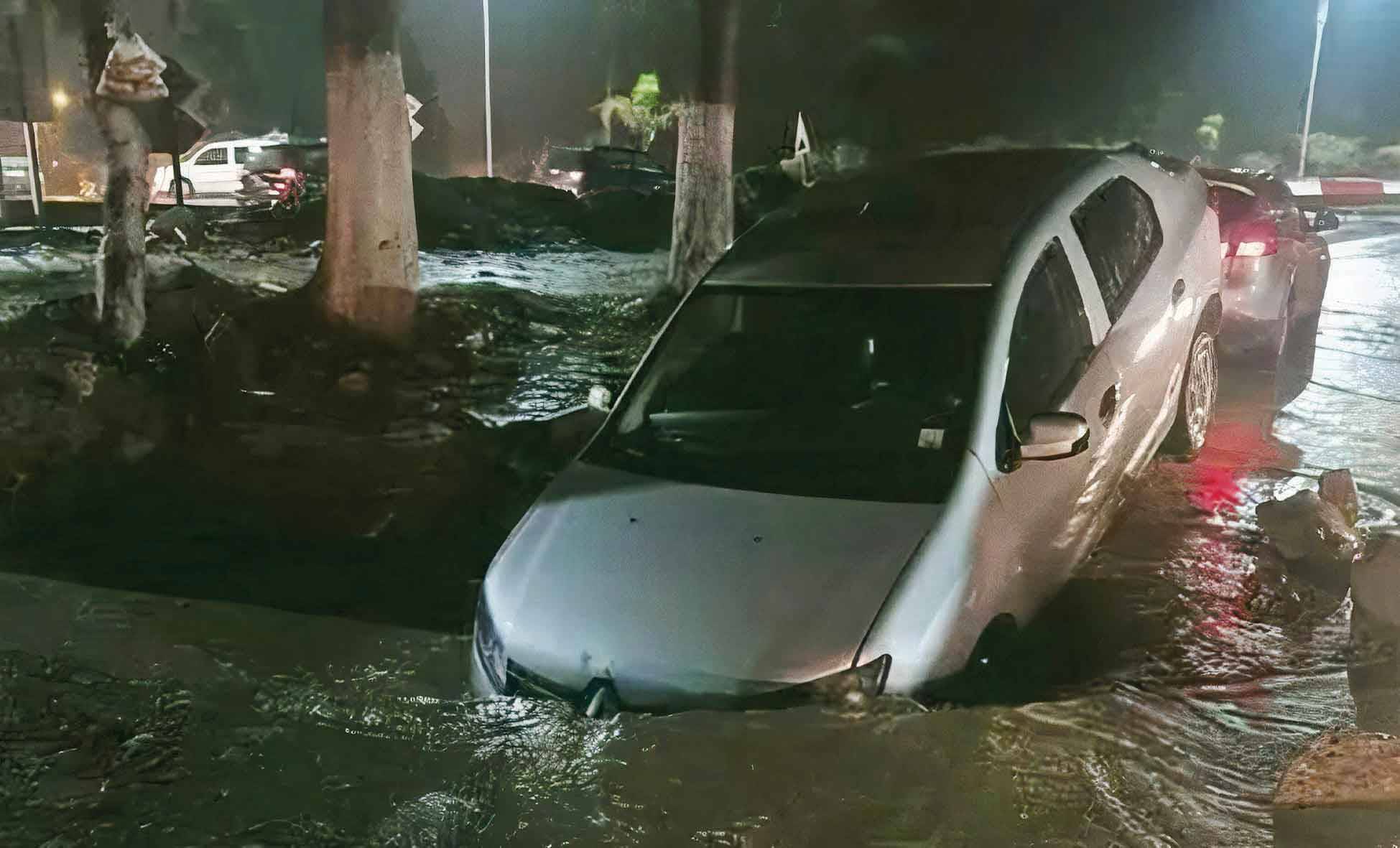 غرق العديد من الأحياء في الجزائر العاصمة